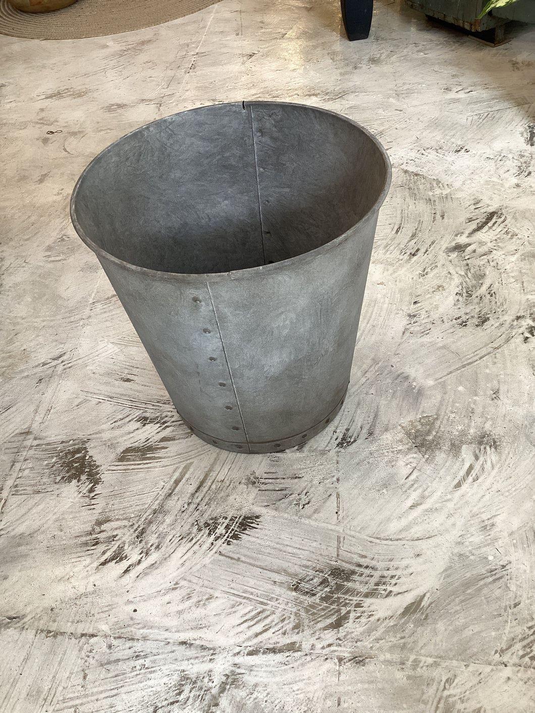 METAL TUB/PLANTER – Thequirkychair